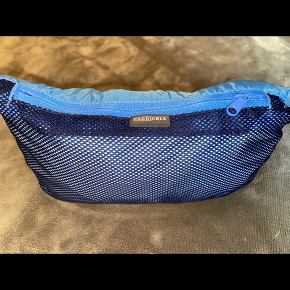 Columbia Womens Light Blue Packable Rain Jacket Size MD - Picture 8 of 8